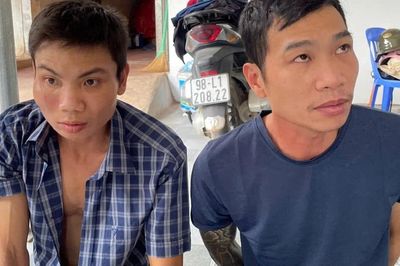 Sáng 4/10: Khởi tố 4 đối tượng dùng hung khí chém người khi đi trộm chó mèo