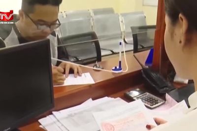 Giao dịch nhà đất bằng sổ đỏ giả có thể bị phạt tù