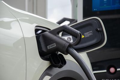 Bộ Công Thương ban hành quy chuẩn cho trạm sạc xe điện