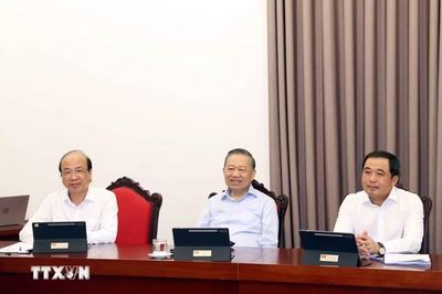 Ngày làm việc thứ nhất Hội nghị Trung ương 4 khóa XIV