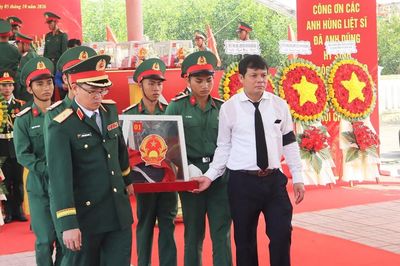 Quảng Ngãi truy điệu, tiễn đưa 12 liệt sĩ về nơi an nghỉ