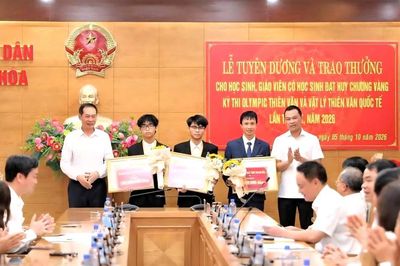 Thanh Hóa trao thưởng cho học sinh đoạt Huy chương Vàng Olympic Thiên văn quốc tế