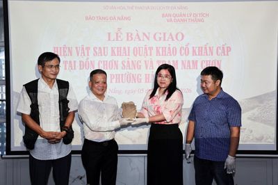 Bàn giao 88 hiện vật sau khai quật tại Đồn Chơn Sảng và Trạm Nam Chơn