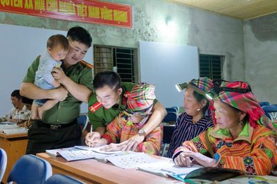 Thắp sáng con chữ vùng cao giữa đại ngàn Tây Côn Lĩnh
