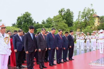 [Ảnh] Lãnh đạo Đảng, Nhà nước đặt vòng hoa tại Đài tưởng niệm các Anh hùng liệt sĩ