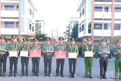 Công an Đồng Tháp khen thưởng tập thể, cá nhân có thành tích xuất sắc