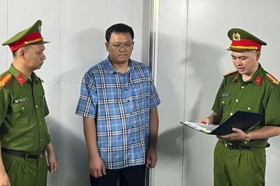 Triệt phá cơ sở sản xuất hàng triệu lọ C sủi giả