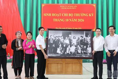 Chủ tịch Ủy ban nhân dân tỉnh Lào Cai Nguyễn Tuấn Anh dự sinh hoạt chi bộ tại cơ sở