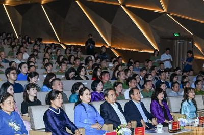 Chủ tịch Quốc hội Trần Thanh Mẫn dự chương trình nghệ thuật đặc biệt 'Kết nối yêu thương'