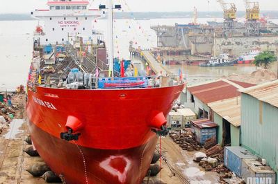 Đóng tàu dân dụng Việt Nam vươn ra biển lớn