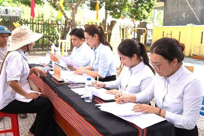 72 người dân Tà Lang - Giàn Bí được hỗ trợ các thủ tục hành chính về đất đai
