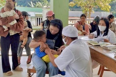 Khám sức khỏe định kỳ cho người dân xã miền núi Hùng Sơn