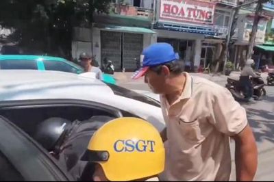 Đang tuần tra, CSGT kịp thời cứu người gặp nạn