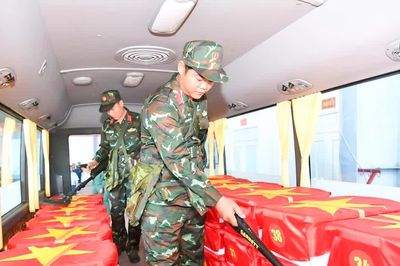 Vận chuyển, bàn giao hơn 15.000 mẫu hài cốt liệt sĩ
