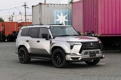 [GALLERY] Lexus GX550 độ xe đua hầm hố, nhưng vẫn tinh tế và sang chảnh