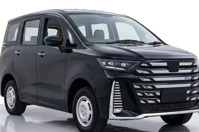 Ô tô điện 'nhái' Toyota Alphard, giá dưới 300 triệu đồng