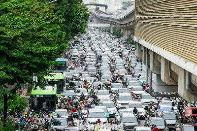 Dòng xe ken đặc trên nhiều tuyến đường Hà Nội sáng đầu tuần
