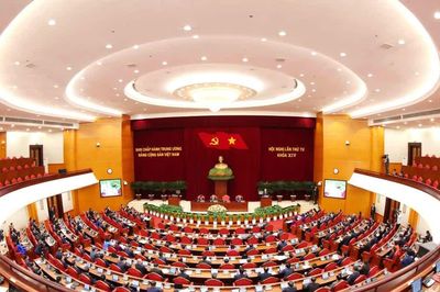 Trung ương họp về công tác cán bộ, cho chủ trương đổi tên Đảng ủy MTTQ, các đoàn thể Trung ương