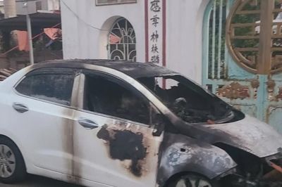 Công an xác minh vụ ô tô bị cháy khi đỗ trước đình làng ở Hà Nội