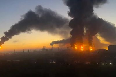 Ukraine tuyên bố làm tê liệt hơn nửa công suất lọc dầu của Nga