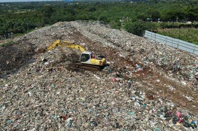 Toàn cảnh núi rác tra tấn người dân suốt 16 năm
