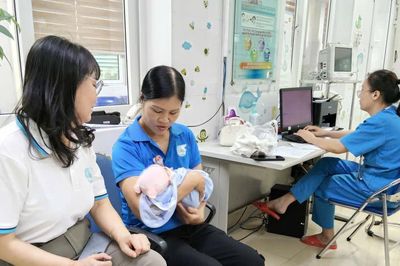 Phát hiện bé trai sơ sinh bị bỏ rơi gần Trung tâm Thể thao