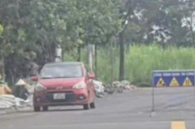 Xác minh động cơ của TikToker đăng clip 'dùng ô tô con lu lèn mặt đường nhựa'
