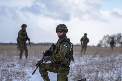 Estonia đưa quân áp sát Nga, mở rộng năng lực tấn công tầm xa