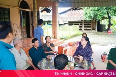 Thăm hỏi, động viên các hộ dân bị ảnh hưởng do dông lốc ở Kim Hoa