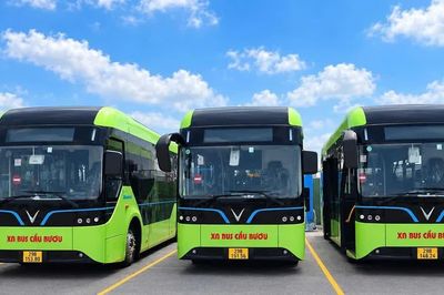 Hà Nội tiếp tục thay thế đưa vào khai thác hàng loạt các xe buýt điện mới