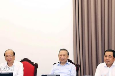 Ngày làm việc thứ nhất Hội nghị Trung ương 4, khóa XIV