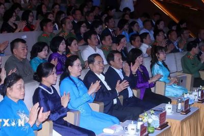 Chủ tịch Quốc hội dự Chương trình nghệ thuật 'Kết nối yêu thương'