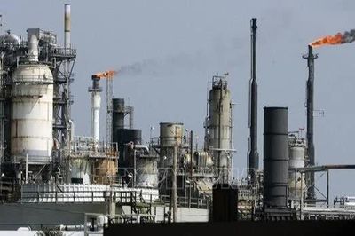 OPEC+ nhất trí giữ nguyên sản lượng dầu mỏ trong tháng 11