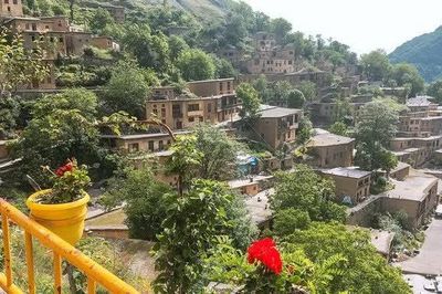 Ngôi làng độc đáo ở Iran nơi người dân đi lại trên mái nhà