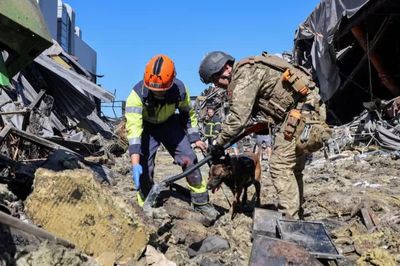 Quê nhà Tổng thống Zelensky kiệt quệ: Nhà máy thép đóng cửa, Ukraine đối mặt “hố sâu” ngân sách