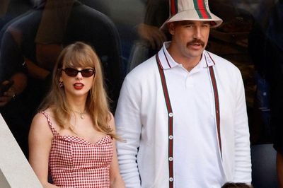 Travis Kelce vẫn mê mẩn ca khúc bị chê thậm tệ của Taylor Swift