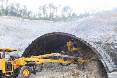 Cao tốc Vinh - Thanh Thủy tăng tốc với 15 mũi thi công