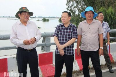 Phó Chủ tịch UBND tỉnh An Giang Ngô Công Thức kiểm tra, khảo sát mở rộng kênh Vĩnh Tế và các mỏ đá