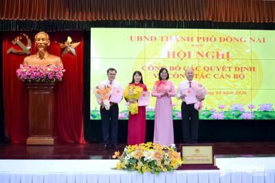Công bố các quyết định của Chủ tịch UBND thành phố Đồng Nai về công tác cán bộ