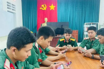 Đẩy mạnh phong trào “Bình dân học vụ số” trong các đơn vị quân đội