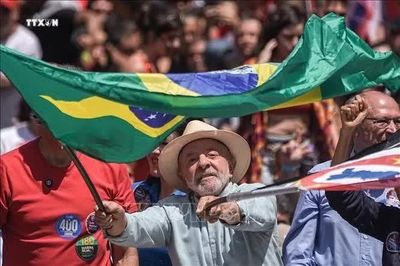 Bầu cử Brazil đảo chiều dự báo: Ông Flávio Bolsonaro dẫn trước ông Lula