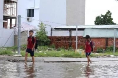 Mưa lớn, ngập sâu: Khi nào trường có thể cho học sinh học trực tuyến?