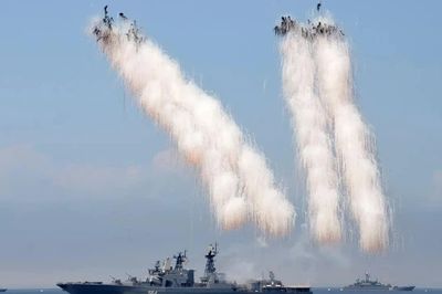Ông Zelensky: Nga dự trữ tới 700 tên lửa đạn đạo, kêu gọi siết nguồn linh kiện