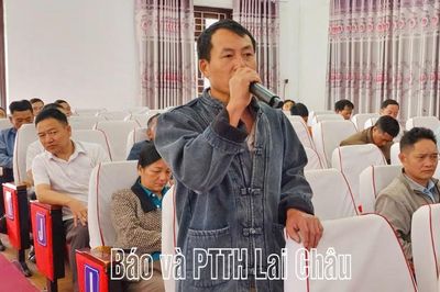 Đồng chí Hoàng Quốc Khánh – Phó Trưởng Đoàn chuyên trách Đoàn ĐBQH tỉnh tiếp xúc cử tri xã Sìn Hồ