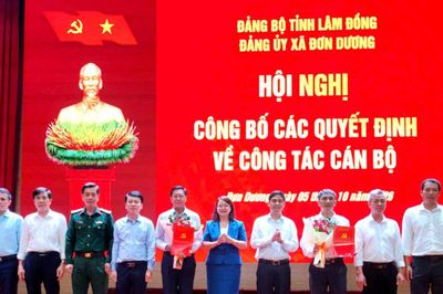 Đảng ủy xã Đơn Dương công bố các quyết định về công tác cán bộ