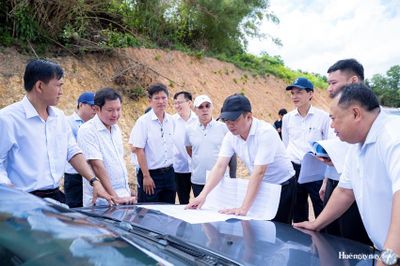 Lãnh đạo thành phố kiểm tra tiến độ các dự án đầu tư công và ngoài ngân sách