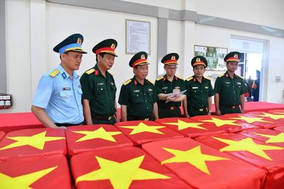 Quân khu 9 đưa 15.401 mẫu hài cốt liệt sĩ ra Hà Nội bằng máy bay quân sự
