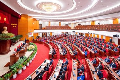 Trung ương bàn về đổi mới căn bản, toàn diện công tác cán bộ