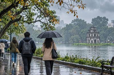 Không khí lạnh tràn về, Bắc Bộ chuyển lạnh, vùng núi cao có nơi rét