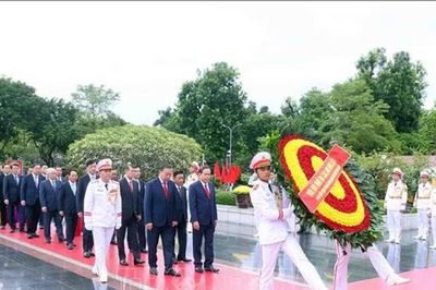 Lãnh đạo Đảng, Nhà nước đặt vòng hoa tại Đài tưởng niệm các Anh hùng liệt sĩ